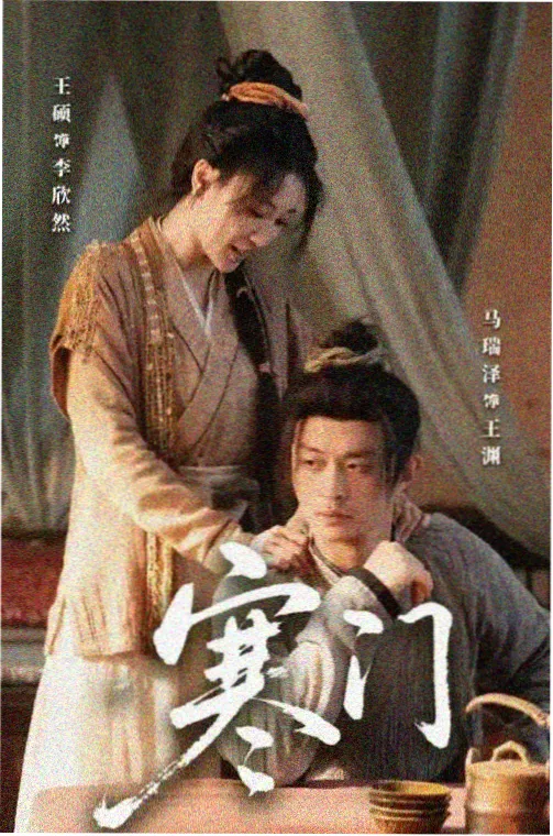 短发少年抬头直视镜头